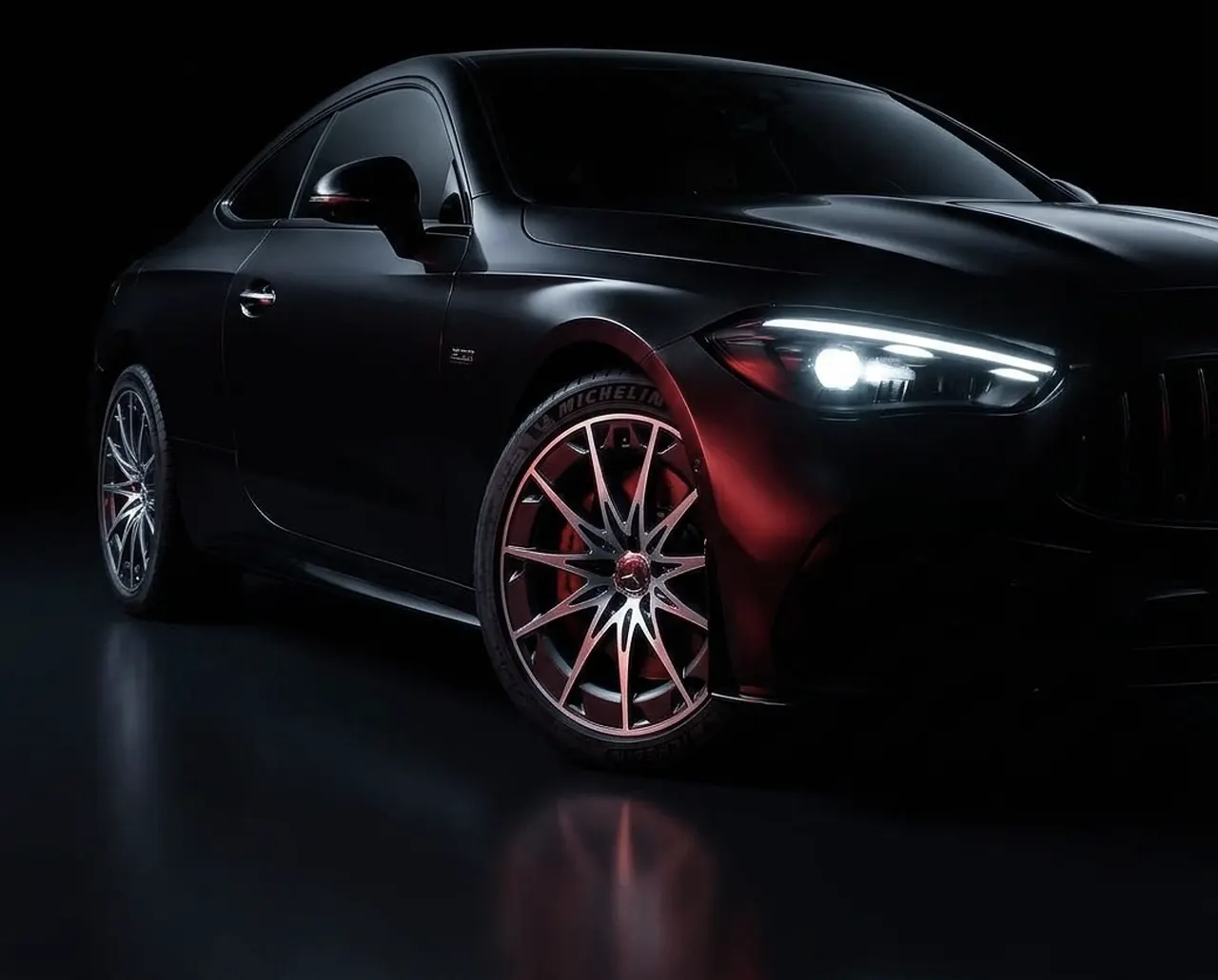 Schwarzes Mercedes-AMG Coupé im Studio – Autohaus Lugstein, Mercedes-Benz Partner in Straßwalchen